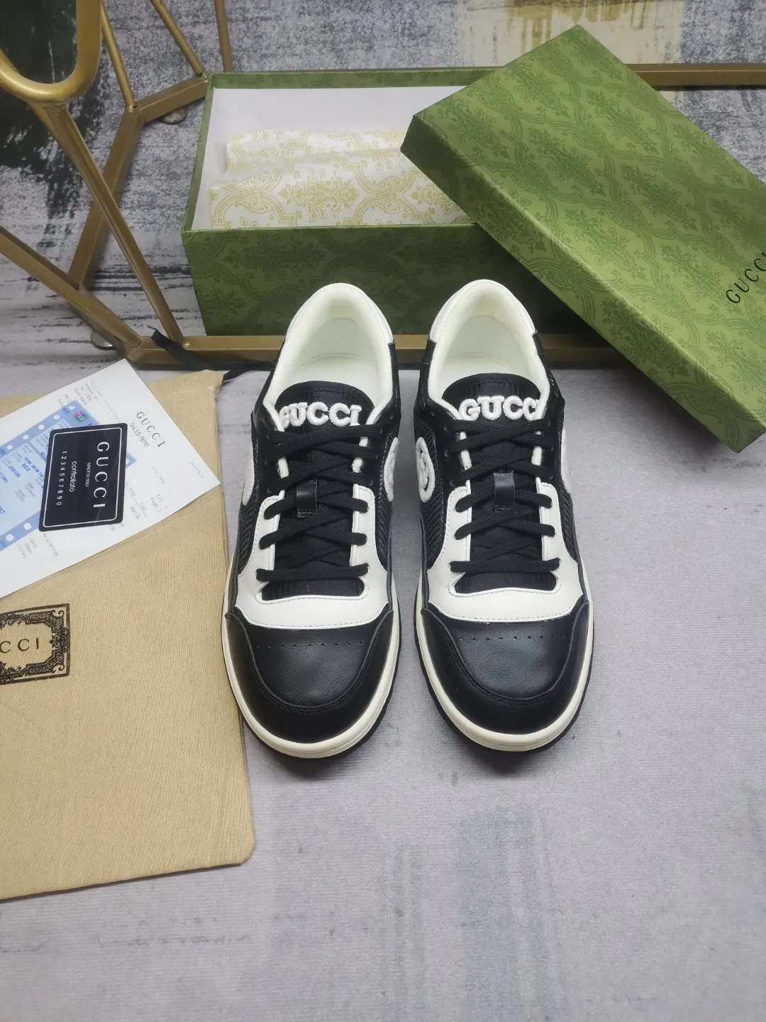 👟👟Ex-factory price 520👟👟 Women's Shoes Women's Clothing Gucci2023 Early Spring Gucci G Home The latest popular MAC80 sneakers Couple style white shoes 🌸🌸🌸 Original purchase development and production Gucci MAC80 new popular series The exquisite and compact interlocking double G logo romantically interprets the aesthetic concept of this series. Made of off-white leather, vintage inspiration is cleverly blended into the sneaker design to reinterpret the brand logo. ▪️Fabric: Original customized imported first-layer cowhide ▪️Lining: Original customized imported breathable mesh ▪️Outsole: Original molded two-color T👟👟Factory price U outsole ▪️Sole thickness: 3CM ▪️Size: Women's 35-40 / Men's 39-46